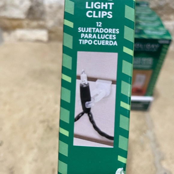 Holiday Living 12 Count Xmas Rope Light Clips Screw In Universal Swivel Clips - Picture 4 of 6